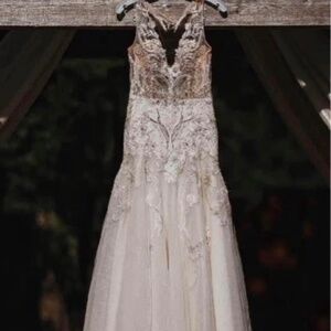 Size 8 wedding dress with bustle